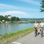 Fietsers langs de Donau